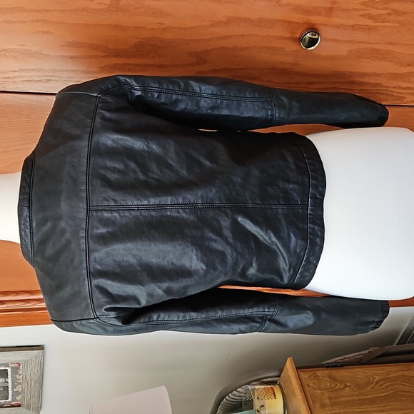 Leith Lambskin Leatger Yoke Crop Jacket - Picture 2 of 6